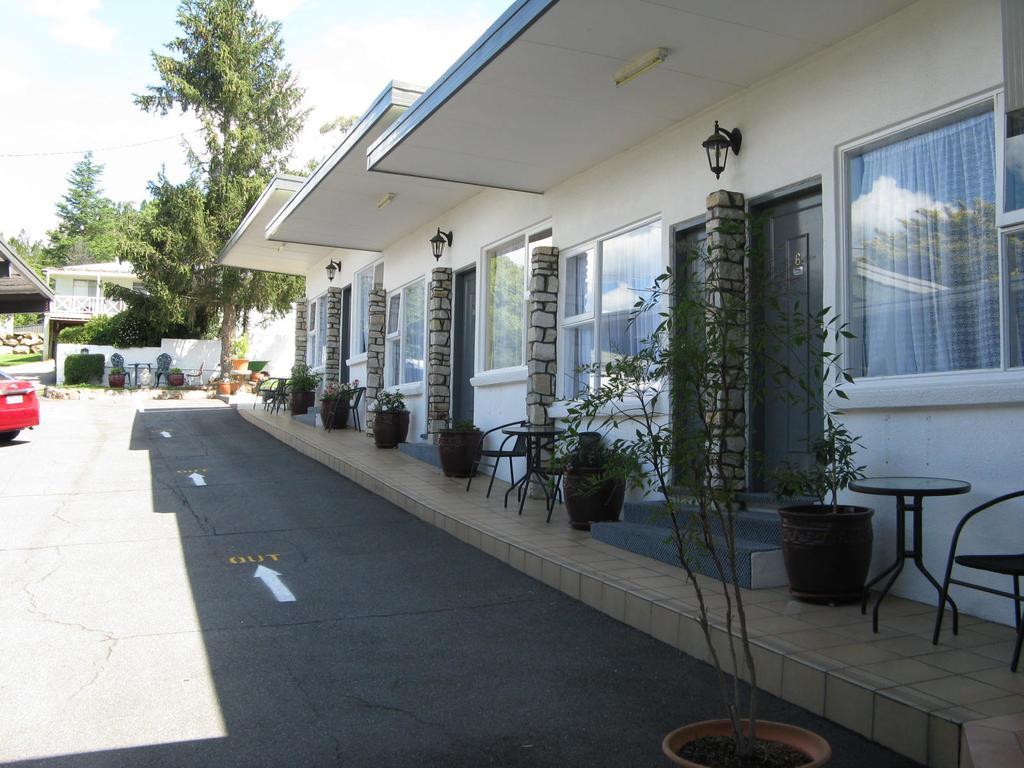 White Manor Motel Cooma Exterior photo